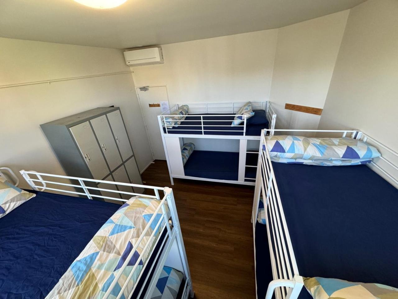 Backpackers * Hamilton